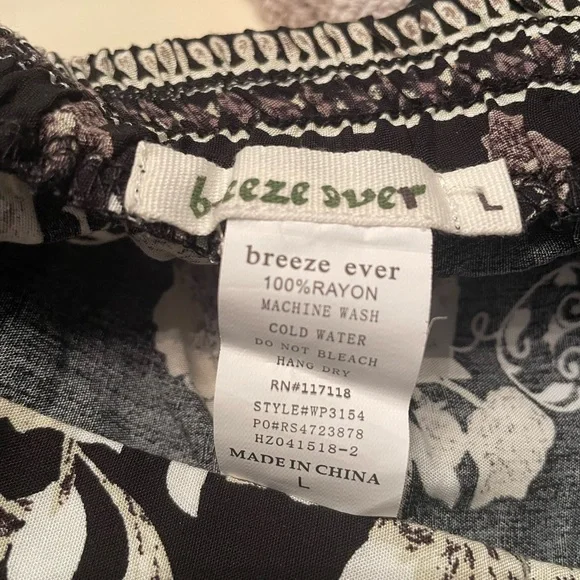 NWT Floral Black and White Women's Pants Size L - Picture 5 of 5